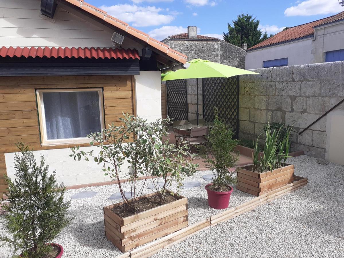 Chambres d'Hôtes Le Clos des Passiflores Pons Extérieur photo